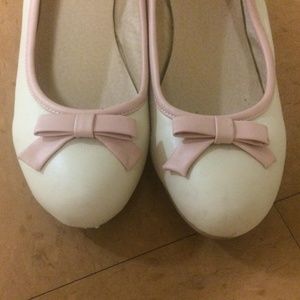 Show Shine's Bow Wedges